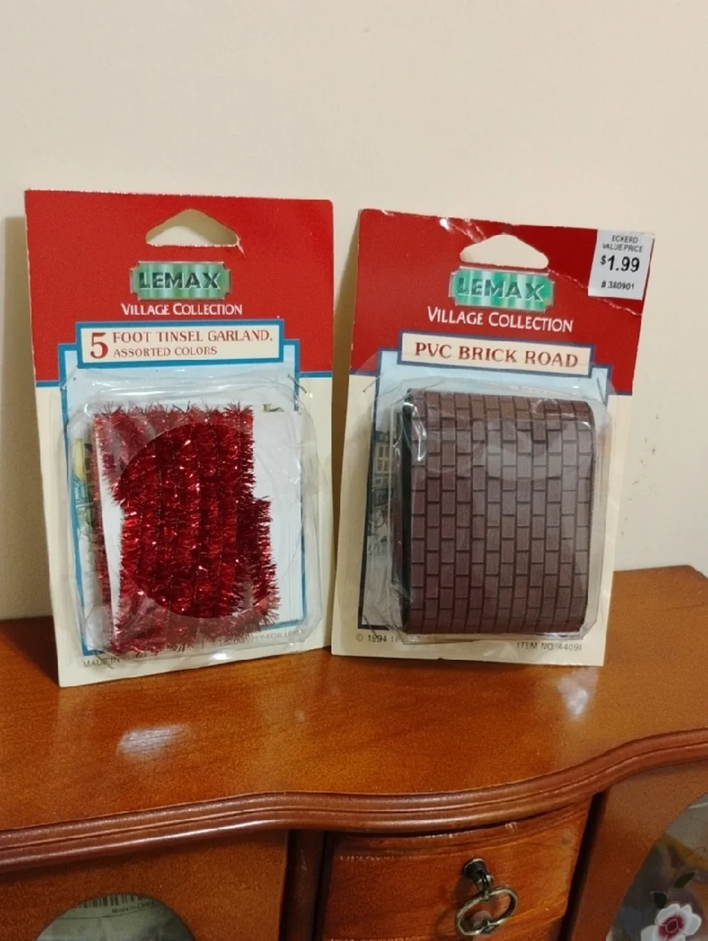 Lemax Village Collection Red Tinsel Garland & Brown PVC Brick Road Set